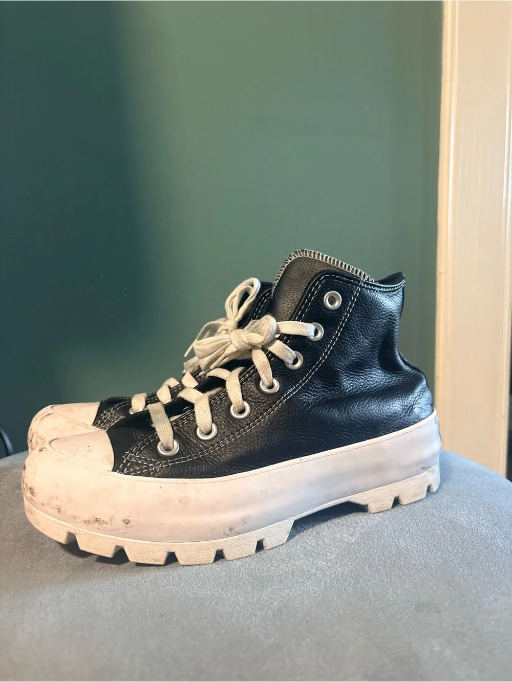 Converse Platform Black Leather High-Top  Sneaker Womens size 7